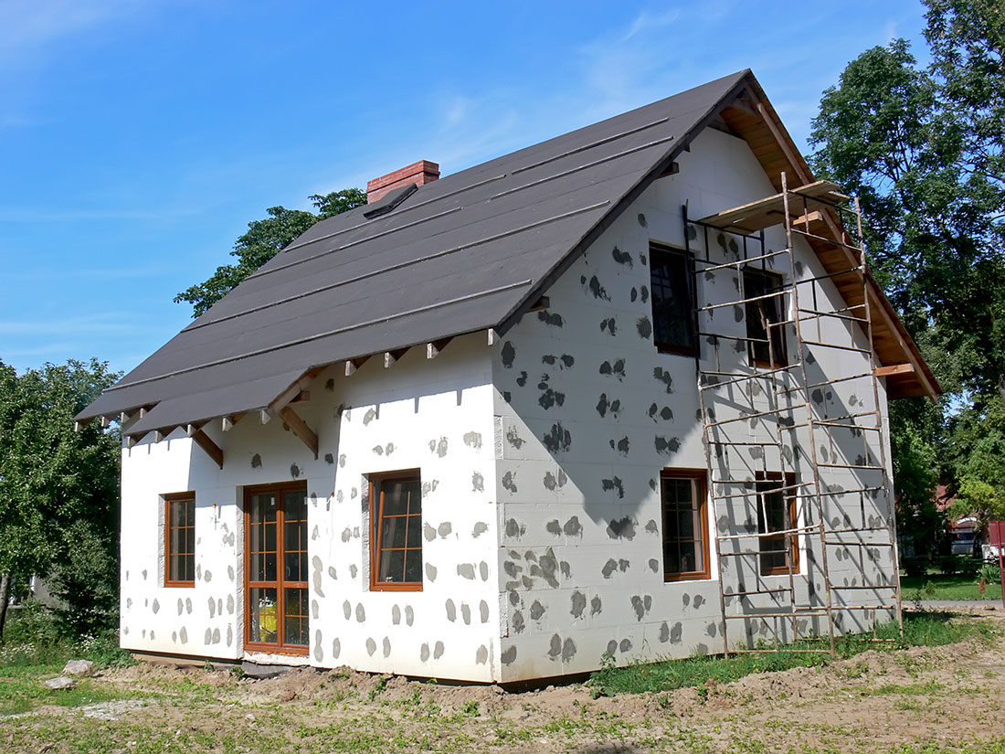 Dom parterowy czy piętrowy