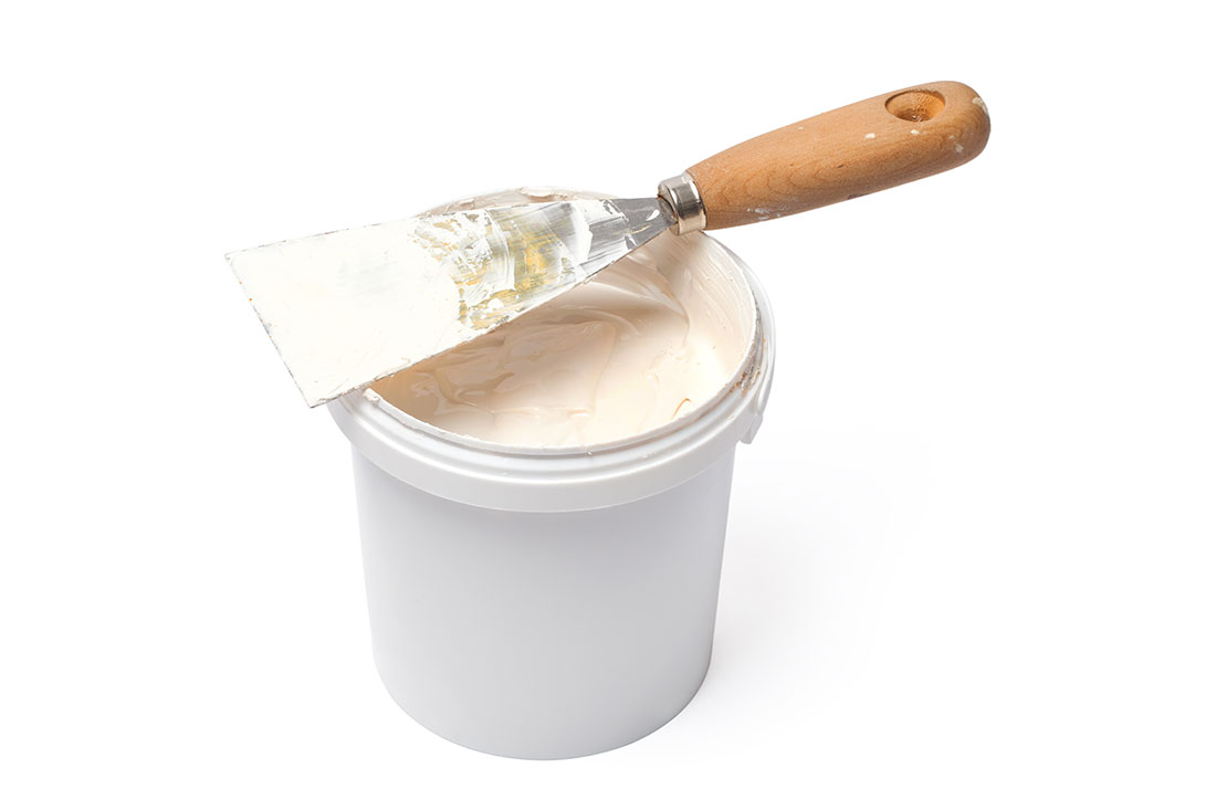 Gładź czy masa szpachlowa – zalety i wady