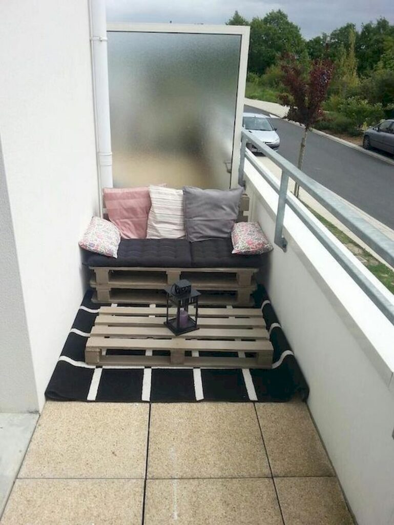 Komplet mebli balkonowych z palet 