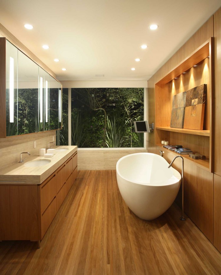 Łazienka z elementami drewna w stylu azjatyckim